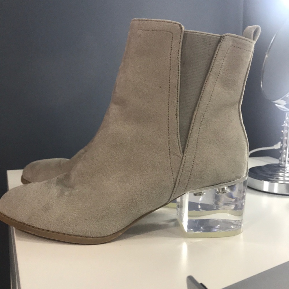 boots with clear bottoms